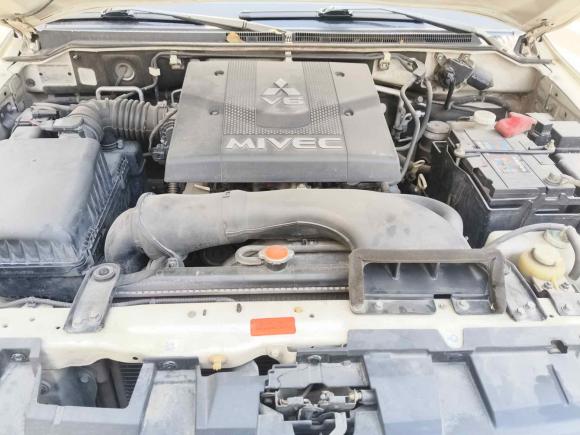 [西安·陕A] 二手三菱帕杰罗2011款 3.8L 旗舰版