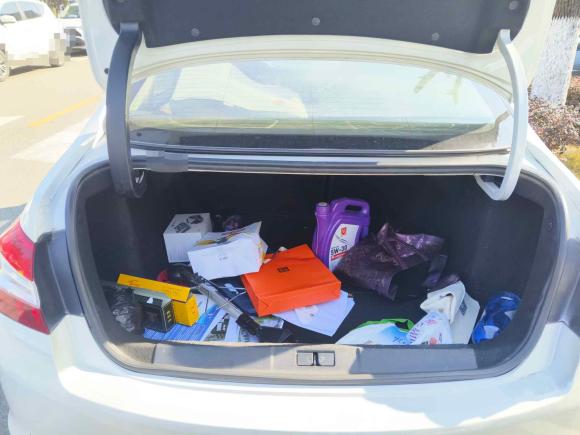 [武汉·鄂A] 二手标致标致4082015款 1.2T 自动豪华版