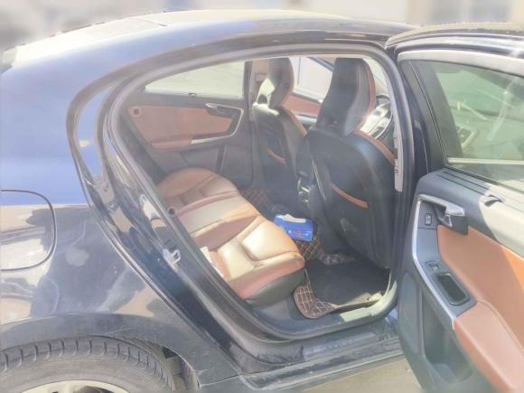 [武汉·鄂A] 二手沃尔沃沃尔沃S602015款 S60L T5 智驭版