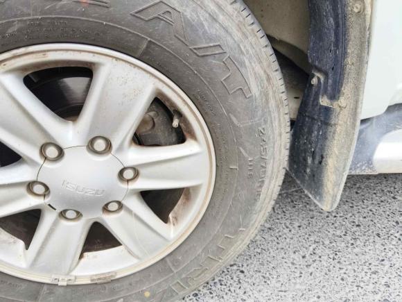 [南通·苏F] 二手五十铃铃拓2020款 2.5T四驱手动领航版 国VI JE4D25Q6A