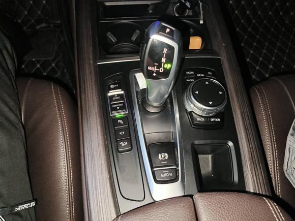 [武汉·鄂A] 二手宝马宝马X52015款 xDrive28i