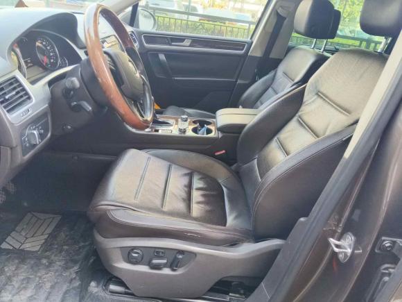 [广州·桂A] 二手大众途锐2011款 3.0TSI 高配型