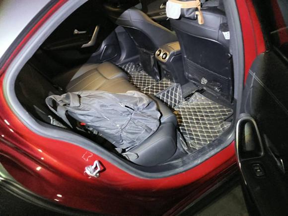 [广州·粤A] 二手奔驰奔驰A级2021款 A 200 L 运动轿车动感型