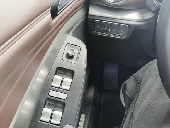 [广州·粤A] 二手魏牌魏牌 VV62021款 2.0T 两驱智享+