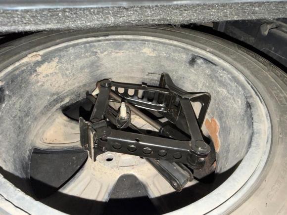 [义乌·黑M] 二手Jeep自由客2013款 2.4 炫黑运动版