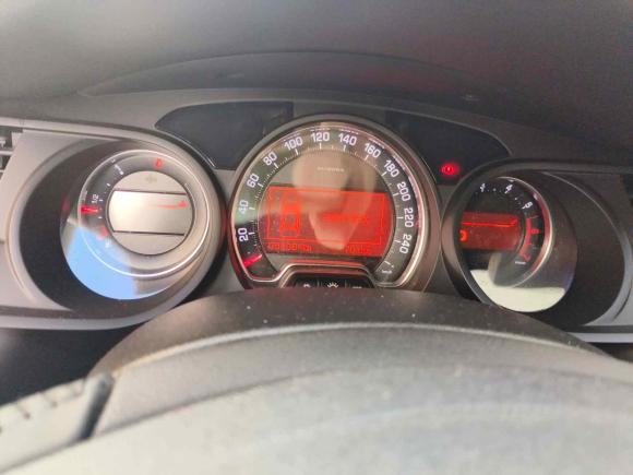 [深圳·粤B] 二手雪铁龙雪铁龙C52014款 2.0L 自动尊悦型