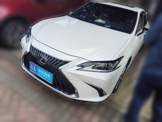 雷克萨斯雷克萨斯ES2021款 300h 卓越版