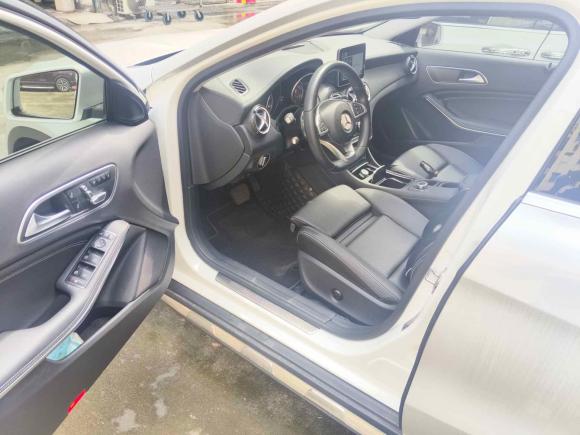 [广州·粤A] 二手奔驰奔驰GLA2019款 GLA 200 时尚型