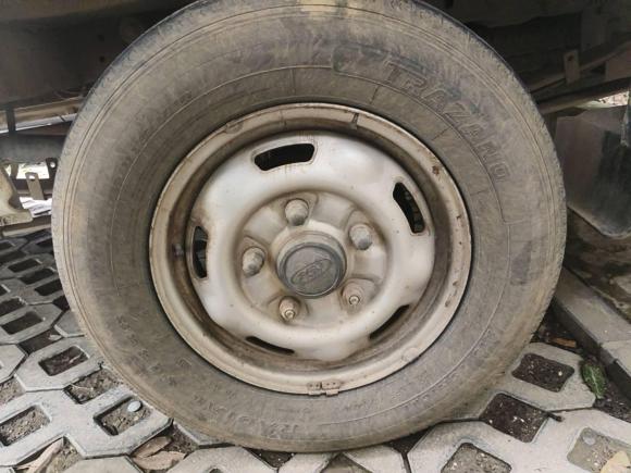 [成都·川A] 二手福特新世代全顺2009款 2.4T柴油标准型短轴中顶国III