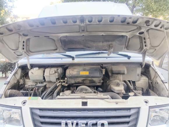 [南京·苏A] 二手依维柯依维柯得意2017款 2.8T V35箱货中顶3/6座43S5