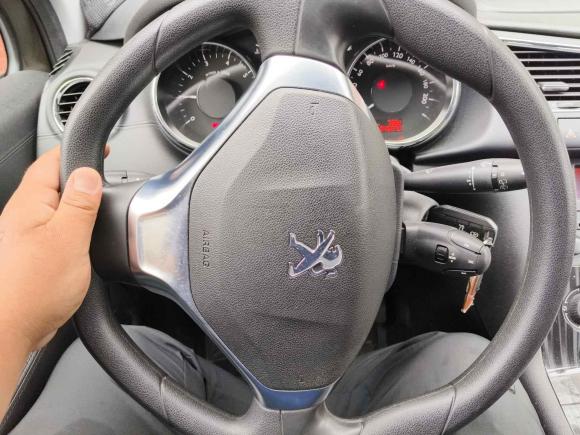 [芜湖·皖B] 二手标致标致30082013款 2.0L 手动经典版