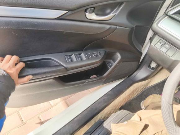 [广州·粤R] 二手本田思域2016款 220TURBO CVT豪华版