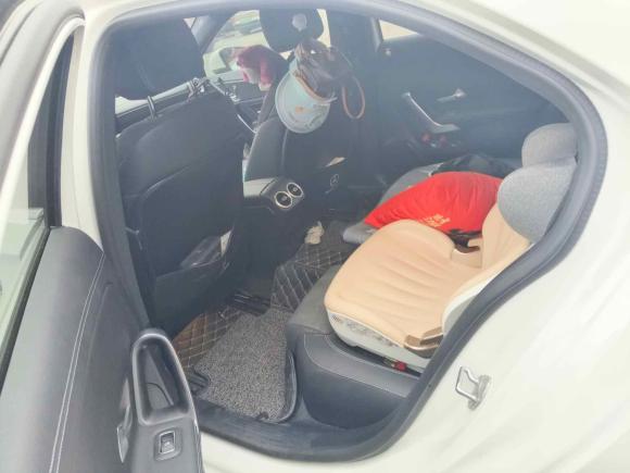 [苏州·苏U] 二手奔驰奔驰A级2022款 改款三 A 200 L 运动轿车时尚型