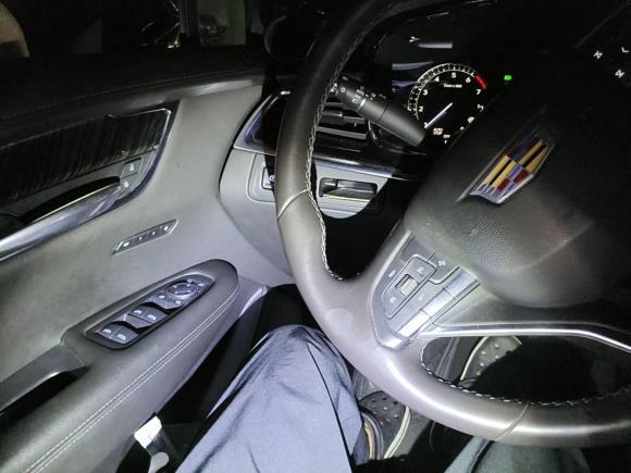 [上海·沪B] 二手凯迪拉克凯迪拉克XT62021款 28T 七座豪华型