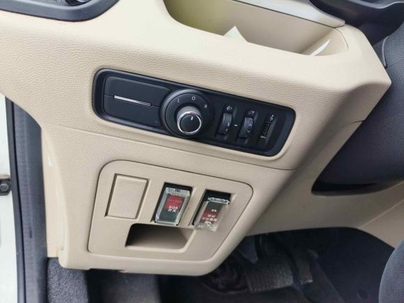 [上海·沪F] 二手上汽大通MAXUS新途V902019款 2.0T自动智达后驱单胎长轴高顶12座