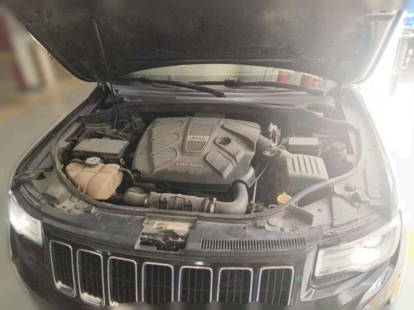 [苏州·苏U] 二手Jeep大切诺基2015款 3.0TD 柴油 舒享导航版