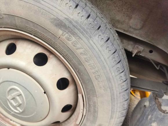 [嘉兴·浙F] 二手上汽大通MAXUS新途V802021款 2.0T 手动经典城配王短轴中顶3座