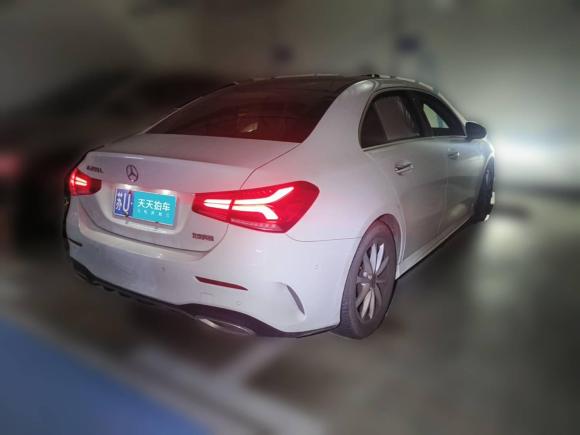 [上海·苏U] 二手奔驰奔驰A级2020款 改款 A 200 L 运动轿车时尚型