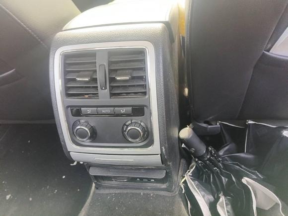 [苏州·苏E] 二手大众帕萨特2013款 1.8TSI DSG尊荣版