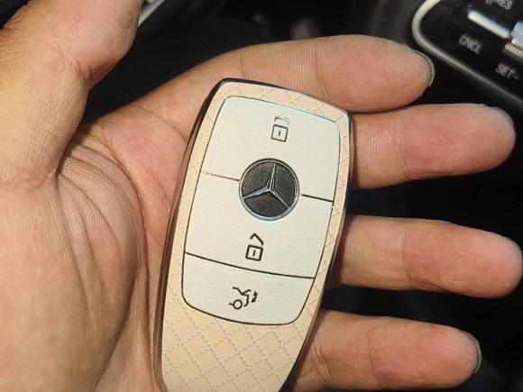 [上海·苏F] 二手奔驰奔驰C级2019款 改款 C 260 L 4MATIC 运动版