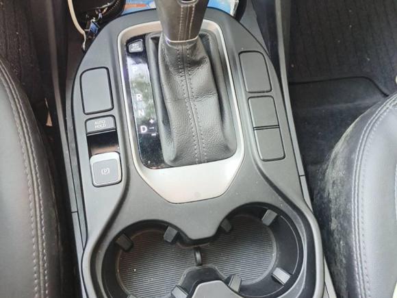 [广州·粤A] 二手现代胜达2013款 2.4L 自动两驱智能型