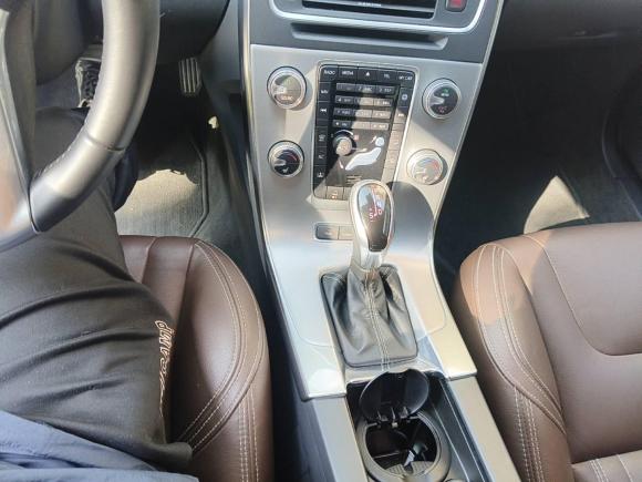 [上海·沪A] 二手沃尔沃沃尔沃S60插电式混动2015款 S60L E驱混动 T6智驭版