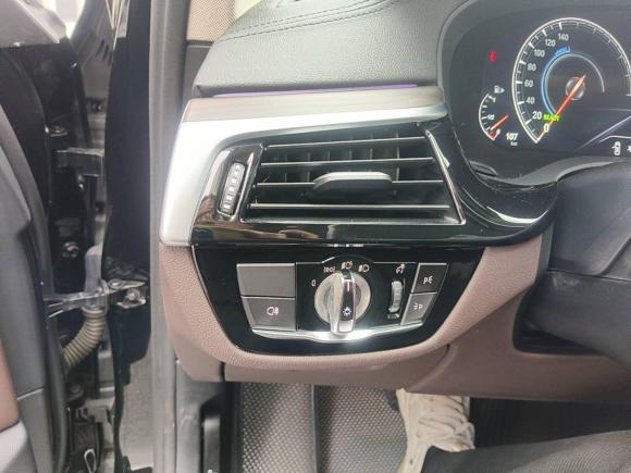 [深圳·粤B] 二手宝马宝马5系新能源2019款 改款 530Le 豪华套装