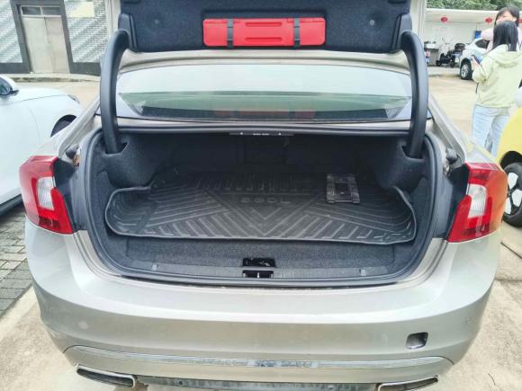 [上海·沪A] 二手沃尔沃沃尔沃S60插电式混动2015款 S60L E驱混动 T6智驭版