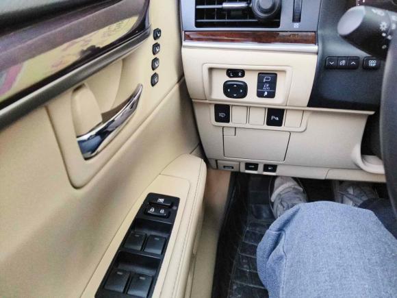 [佛山·粤R] 二手雷克萨斯雷克萨斯ES2013款 250 典雅版