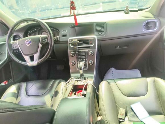 [上海·沪C] 二手沃尔沃沃尔沃S602014款 S60L 2.0T 智远版