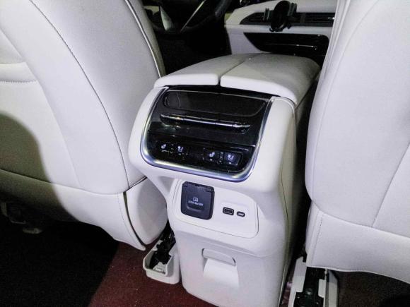 [上海·沪B] 二手别克昂科旗2022款 652T 四驱Avenir艾维亚 6座