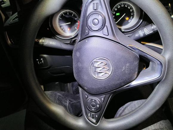 [上海·沪B] 二手别克威朗2015款 三厢 20T 双离合精英型