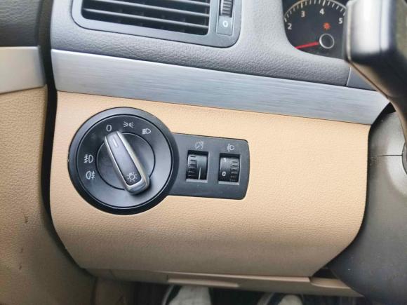 [武汉·鄂A] 二手大众途安2011款 1.4T DSG智雅版5座