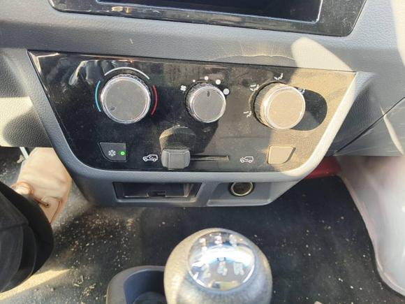 [无锡·苏B] 二手金杯小海狮X302023款 1.5L 超享型厢货2/5座无空调版SWC15M