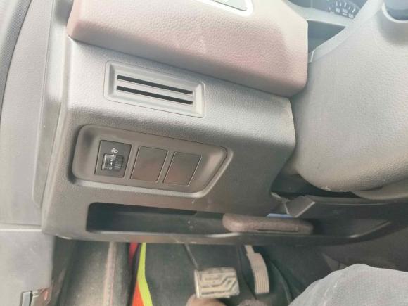 [上海·皖S] 二手陆风陆风X72015款 2.0T 全景尊贵版