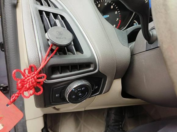 [广州·粤A] 二手福特福克斯2012款 三厢 1.6L 自动风尚型