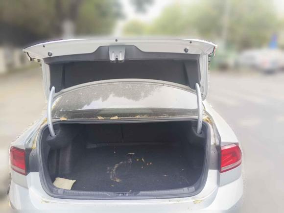 [广州·粤S] 二手大众凌渡2015款 330TSI DSG豪华版