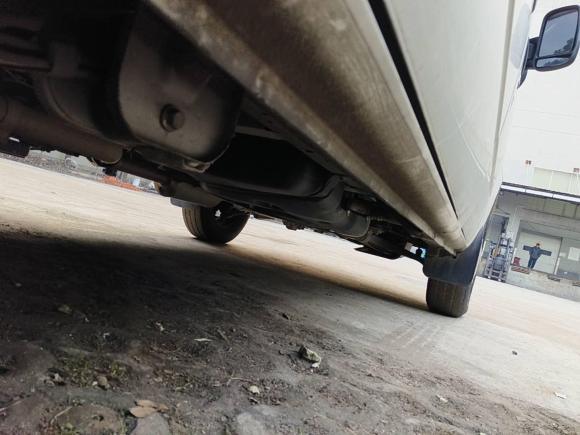 [上海·沪D] 二手上汽大通MAXUS新途V802021款 2.0T 手动经典傲运通短轴中顶5/6座