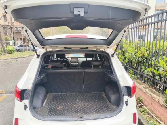 [上海·陕G] 二手奔腾奔腾X402017款 1.6L 自动尊享型