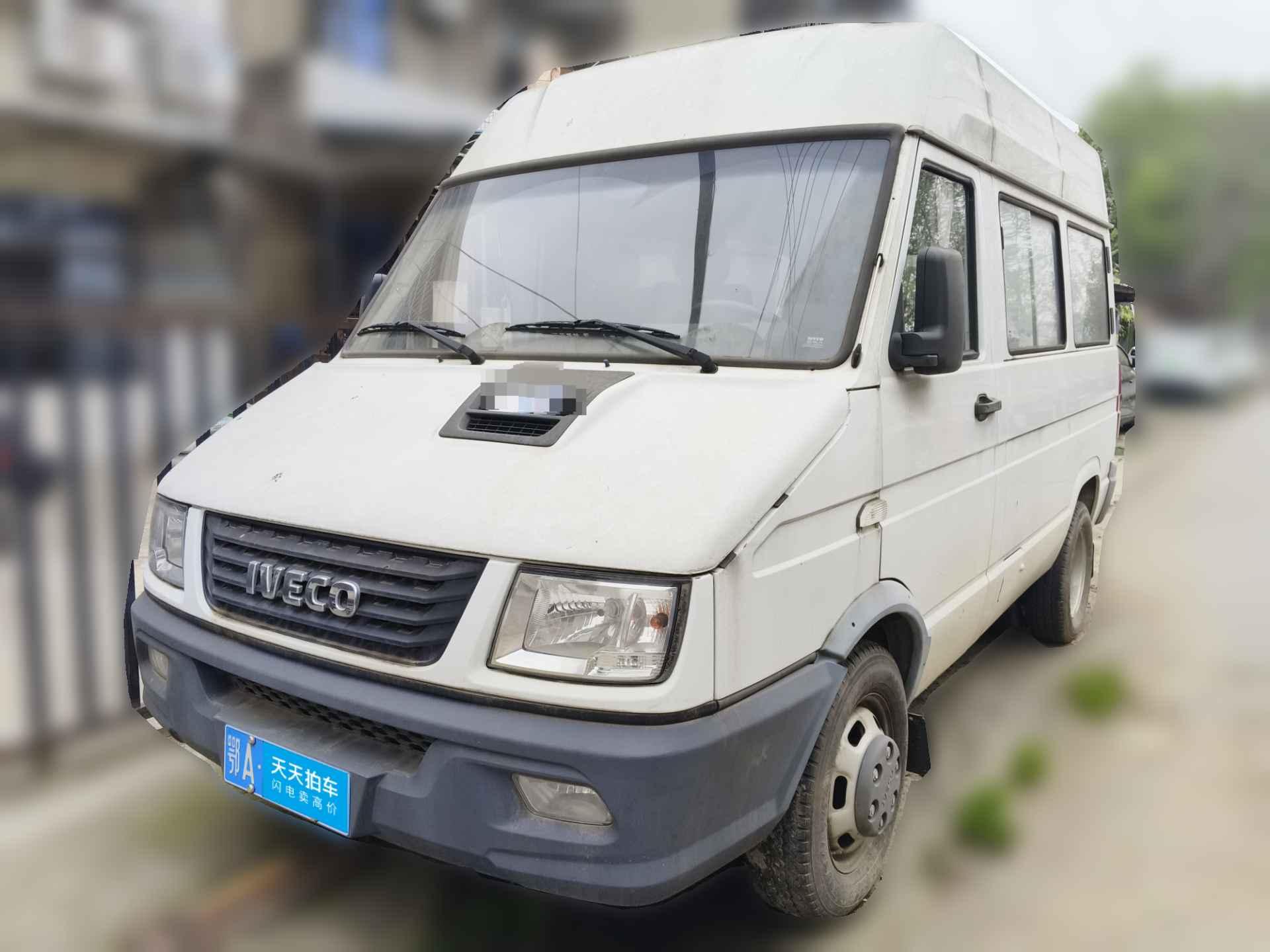 [武汉·鄂A] 依维柯依维柯得意2020款 2.5T A35客车双胎中顶5-9座国VI