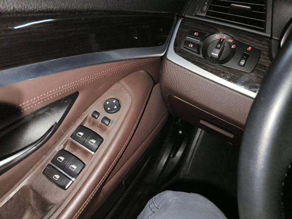 [上海·沪D] 二手宝马宝马5系2014款 525Li 豪华设计套装