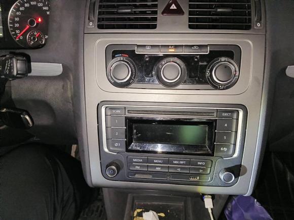 [上海·沪B] 二手大众途安2013款 1.4T 手动风尚版5座