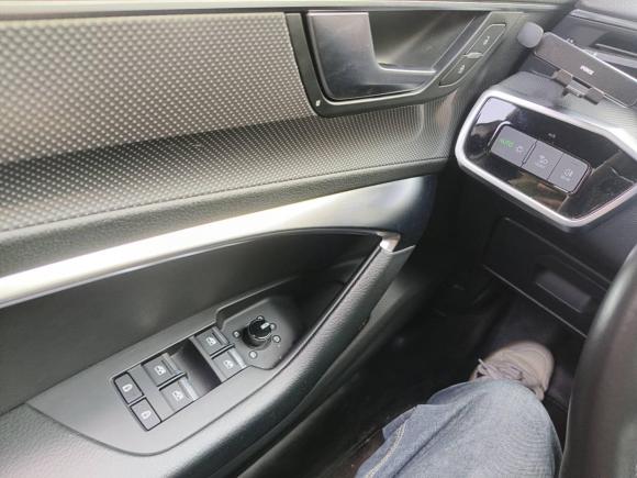 [上海·沪B] 二手奥迪奥迪A6L2022款 45 TFSI 臻选动感型