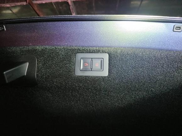 [广州·粤A] 二手比亚迪海豹2023款 DM-i 1.5T 121km 尊荣型