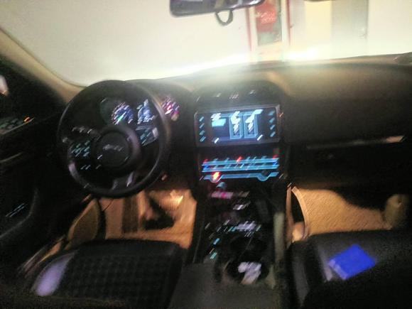 [上海·沪B] 二手捷豹捷豹F-PACE2016款 2.0T 两驱都市尊享版