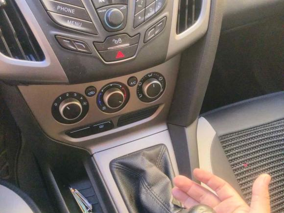 [青岛·鲁B] 二手福特福克斯2012款 两厢 1.6L 手动舒适型