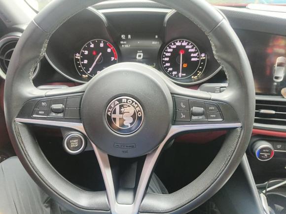 [上海·渝B] 二手阿尔法·罗密欧Giulia朱丽叶2017款 2.0T 200HP 精英版