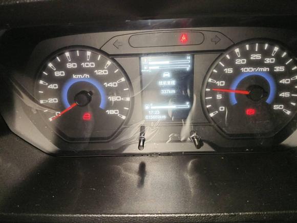 [南京·苏A] 二手依维柯依维柯得意2023款 2.8T V40厢式运输车长轴中顶双胎手动门2-3座