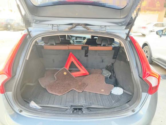 [青岛·鲁B] 二手沃尔沃沃尔沃V602017款 T5 智逸版 国V