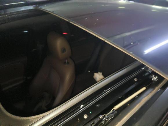 [广州·粤W] 二手奔驰奔驰GLB2022款 改款 GLB 200 动感型